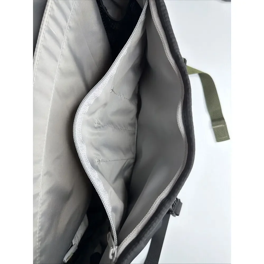 NWOT TimBuk2 Medium Classic Messenger Bag in Eco Army Pop